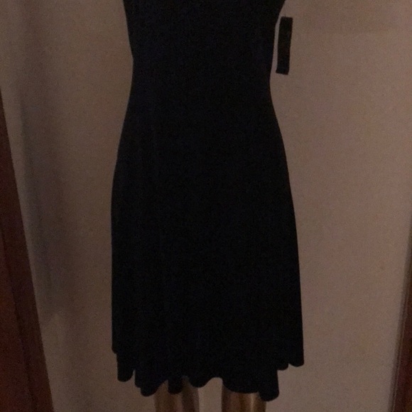 🌹STAPLE MIDI BLACK VELVET DRESS🌹 - Picture 4 of 7